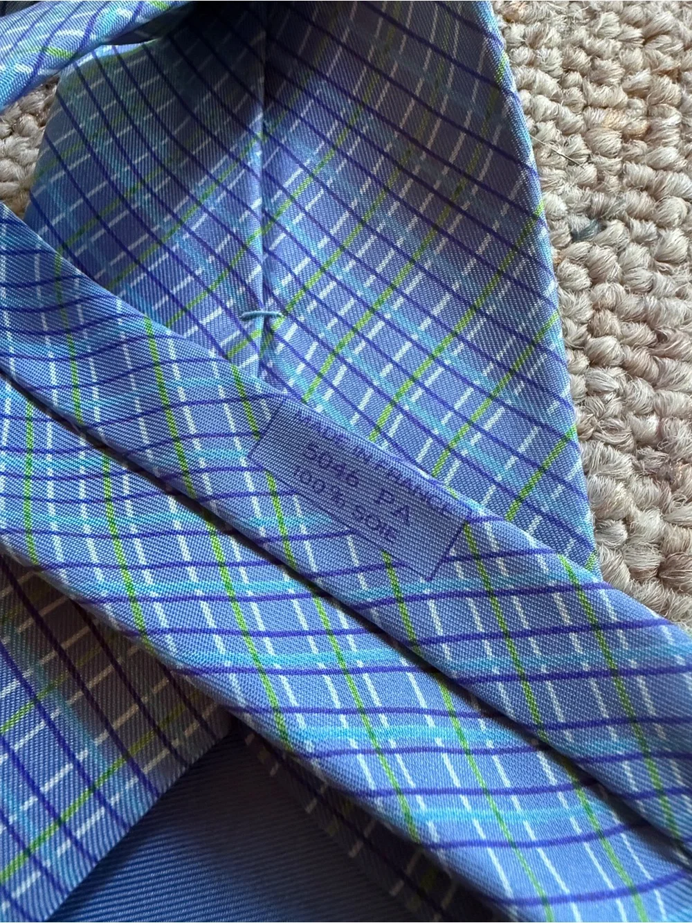 Hermes Silk Tie Pattern 5046 PA in a soft blue Like New